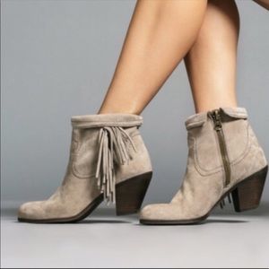 Sam Edelman Louie fringe booties size 7 stacked angled heel Dark Beige/Tan